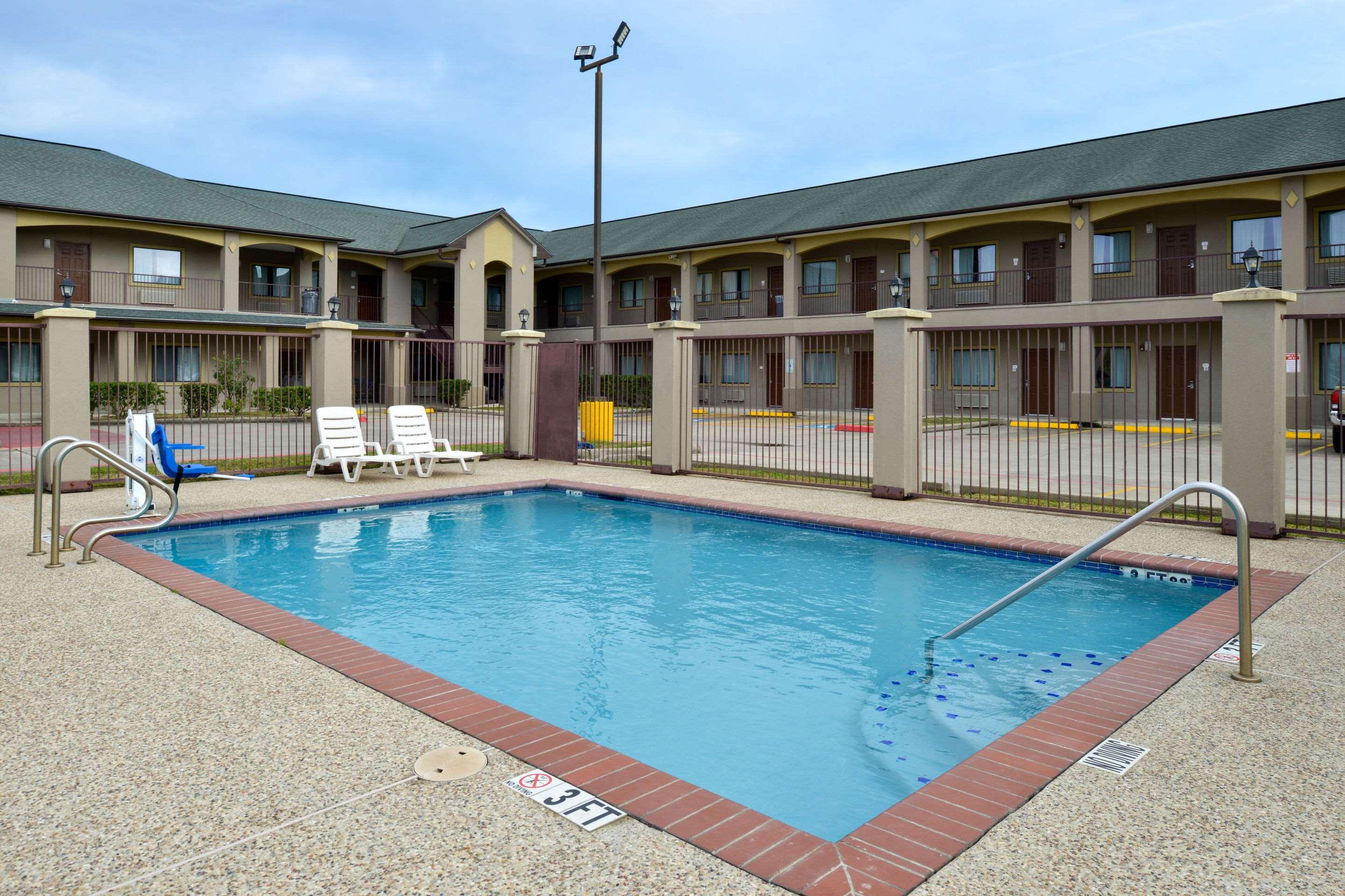 Econo Lodge Inn & Suites Port Arthur Near Sabine Pass Exterior photo