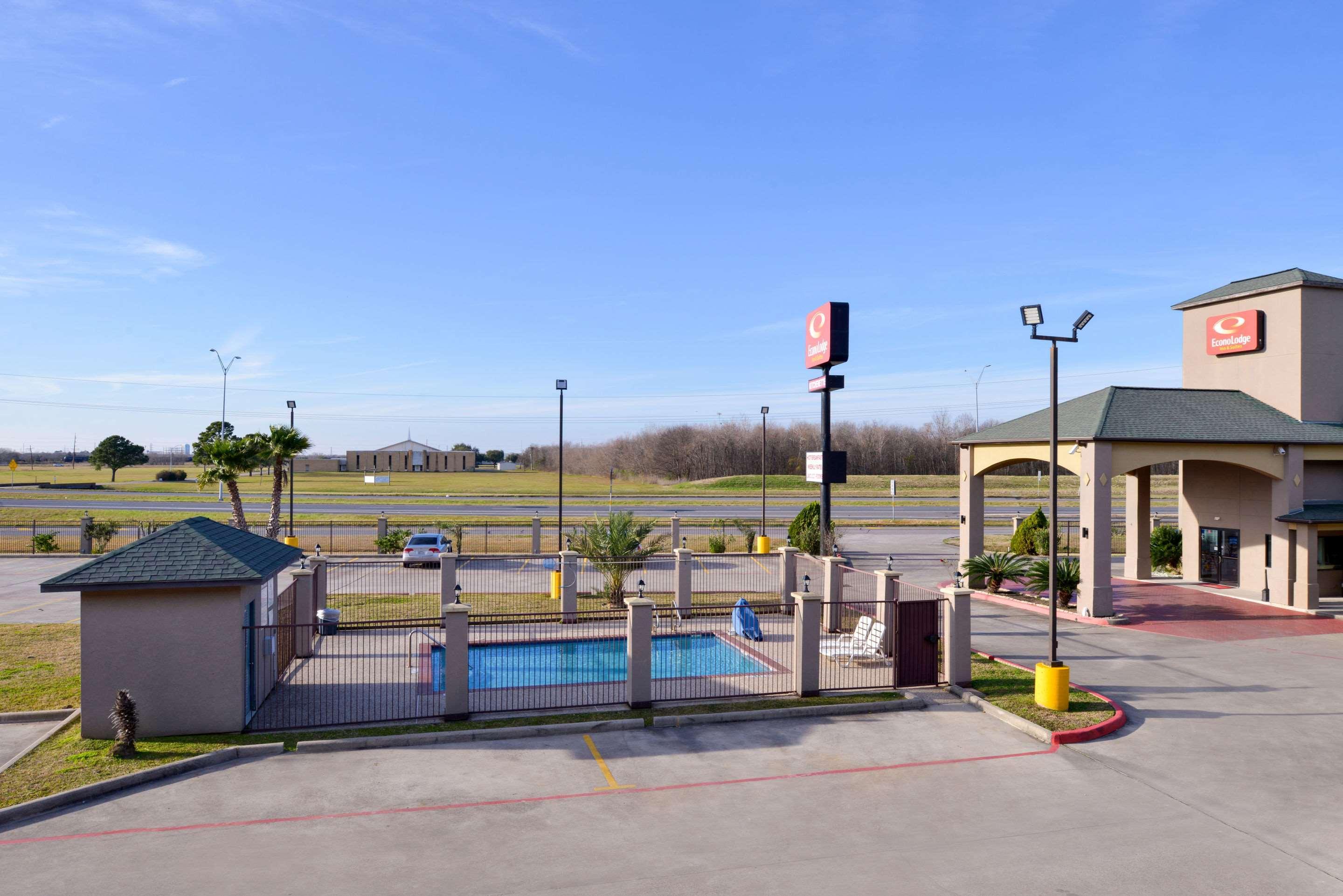 Econo Lodge Inn & Suites Port Arthur Near Sabine Pass Exterior photo