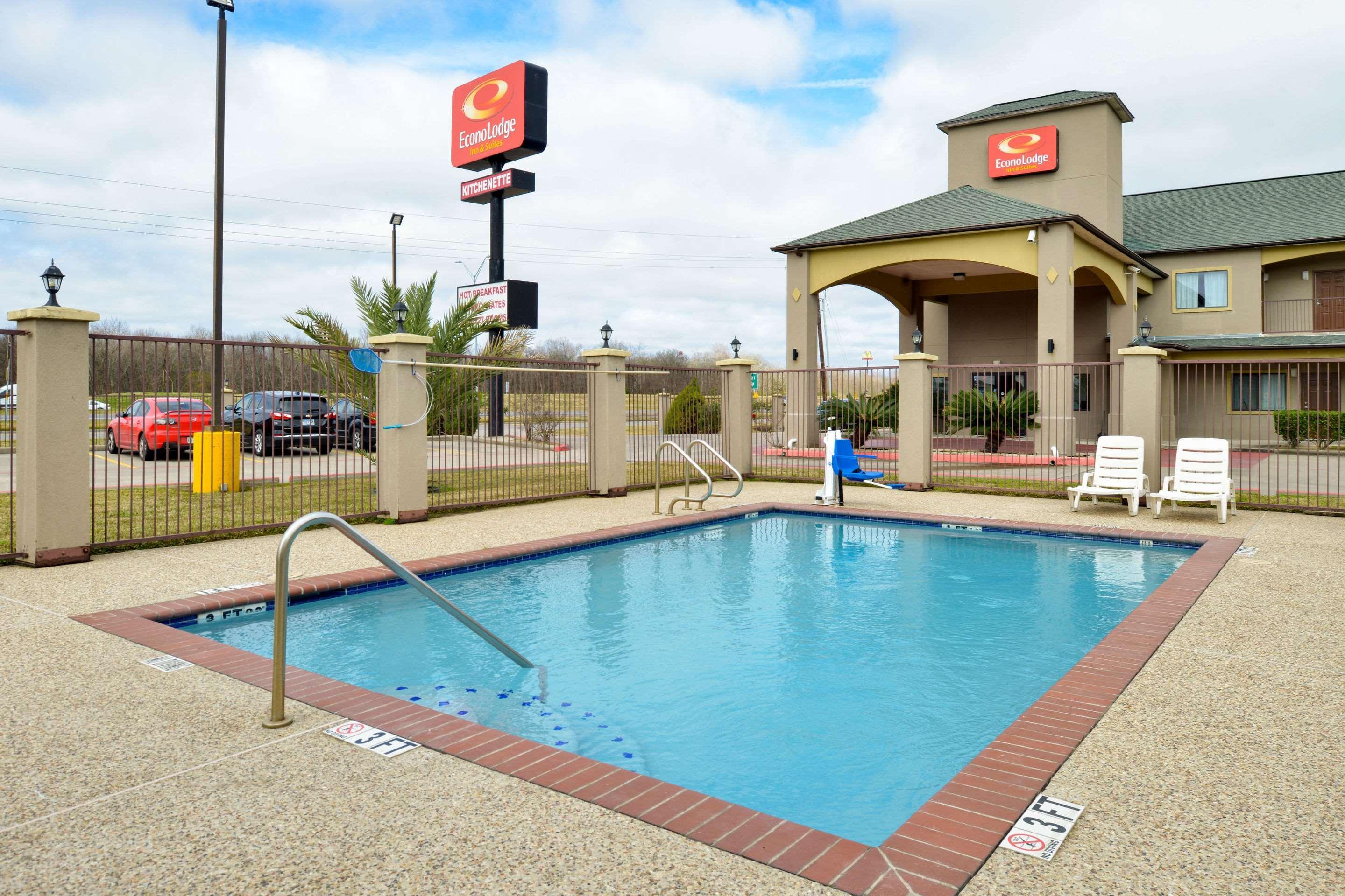 Econo Lodge Inn & Suites Port Arthur Near Sabine Pass Exterior photo