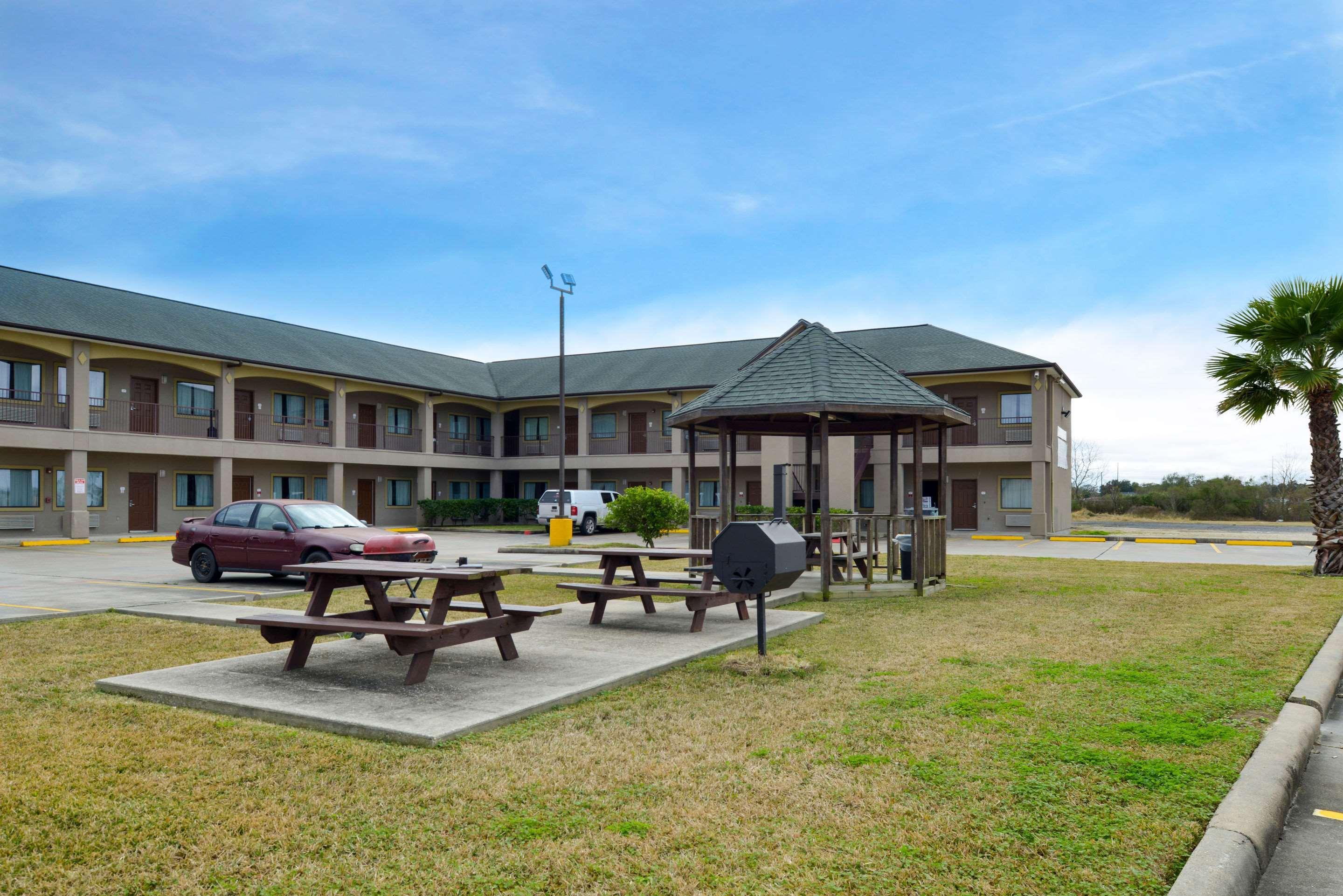 Econo Lodge Inn & Suites Port Arthur Near Sabine Pass Exterior photo